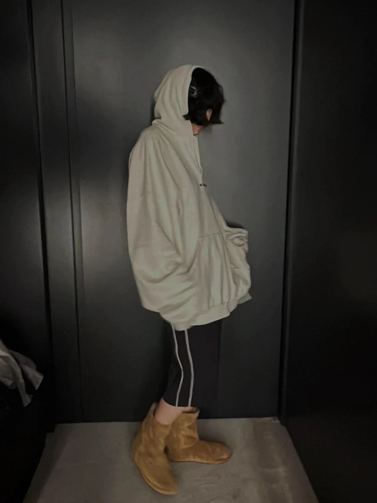 「 」
